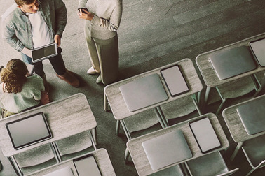 Jak rozmawiać z młodzieżą o intymności w czasach Instagrama i TikToka?